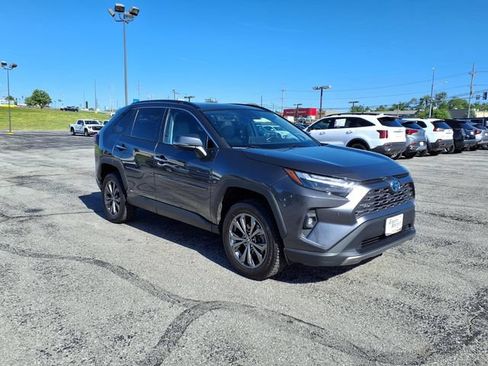 Used 2022 Toyota RAV4 Limited AWD/4WD image 7