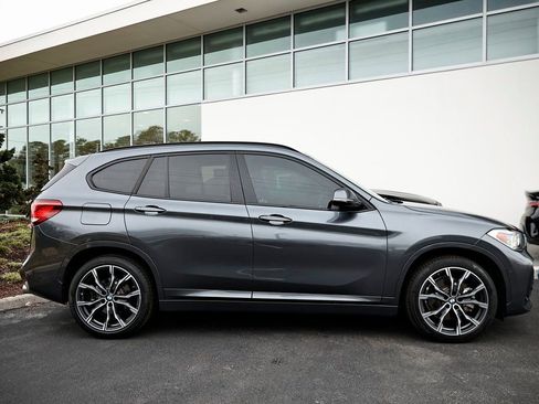 Used 2022 BMW X1 sDrive28i w/ M Sport Package image 4