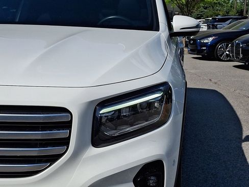 Used 2025 Mercedes-Benz GLB 250 4MATIC image 9
