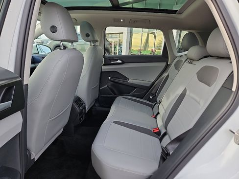 Certified 2023 Volkswagen Taos SE image 8
