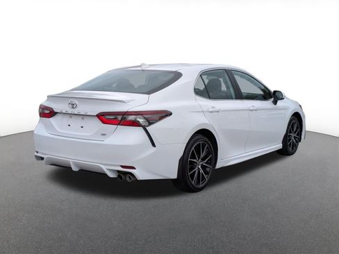 Used 2024 Toyota Camry SE FWD image 3
