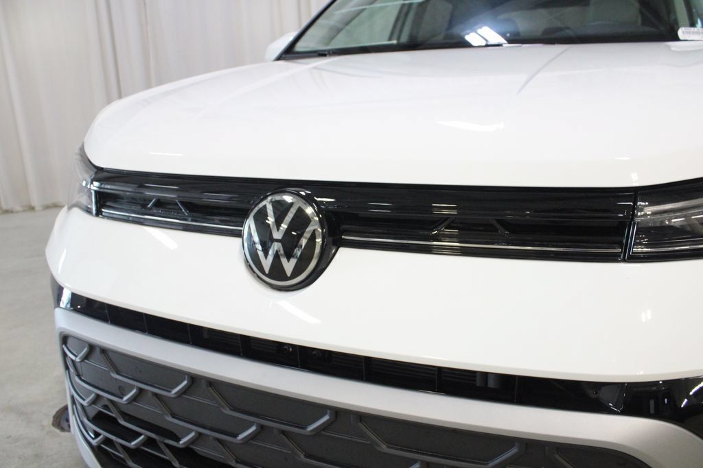 New 2026 Volkswagen Taos SE AWD/4WD image 32