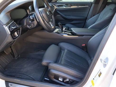 Used 2023 BMW 530i w/ Premium Package RWD image 15