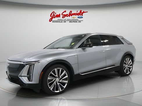 Used 2025 Cadillac Lyriq Luxury w/ LPO, Floor Liner Package AWD/4WD image 2