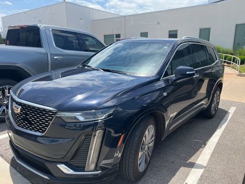 Used 2021 Cadillac XT6 Premium Luxury FWD image 1