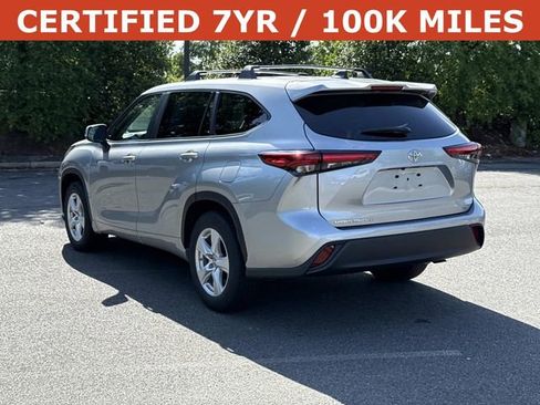 Used 2023 Toyota Highlander LE FWD image 4