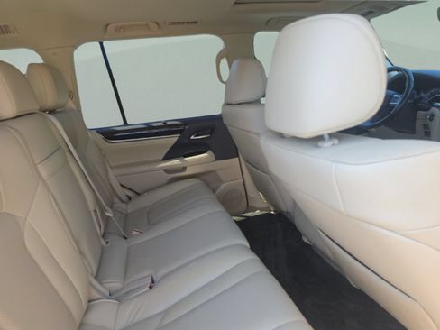 Used 2018 Lexus LX 570 4WD image 26