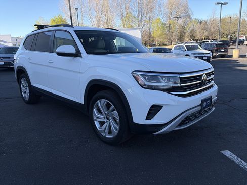 Used 2023 Volkswagen Atlas SE w/ Black Wheel Package image 5