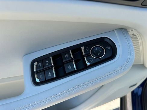 Used 2026 Porsche Macan AWD/4WD image 21