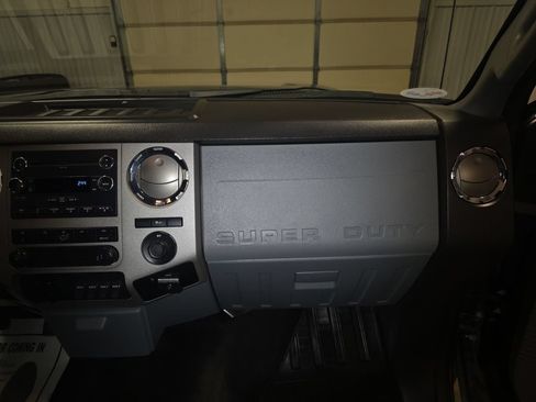 Used 2015 Ford F350 XLT w/ XLT Premium Package AWD/4WD image 35