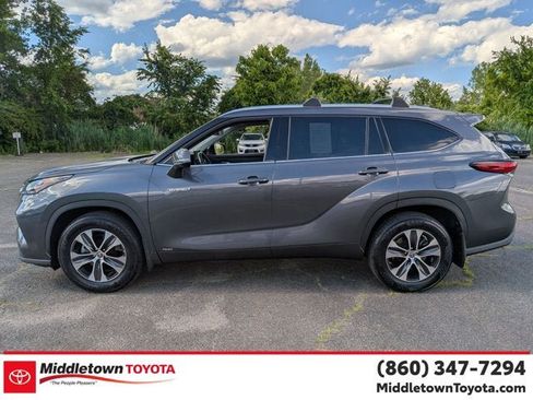 Used 2020 Toyota Highlander XLE AWD/4WD image 6