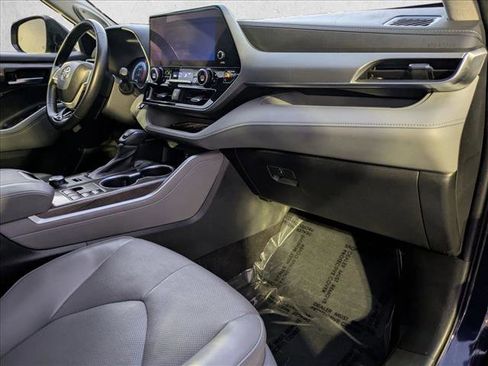 Used 2023 Toyota Highlander Platinum image 22