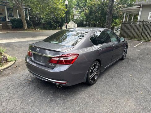Used 2017 Honda Accord Touring image 5