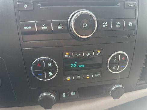 Used 2014 Chevrolet Silverado 2500 LT w/ Interior Plus Package image 14