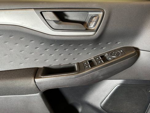 Used 2020 Ford Escape S image 18