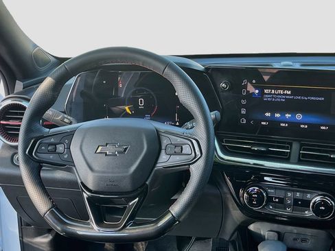 Used 2025 Chevrolet Trax RS w/ Driver Confidence Package FWD image 21