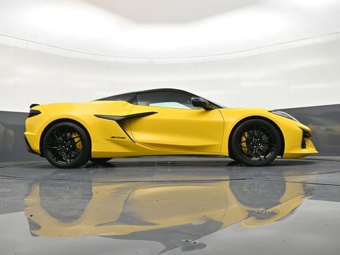Used 2025 Chevrolet Corvette Z06 w/ Stealth Interior Trim Package image 27