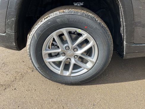 New 2025 Jeep Grand Cherokee Laredo X image 9