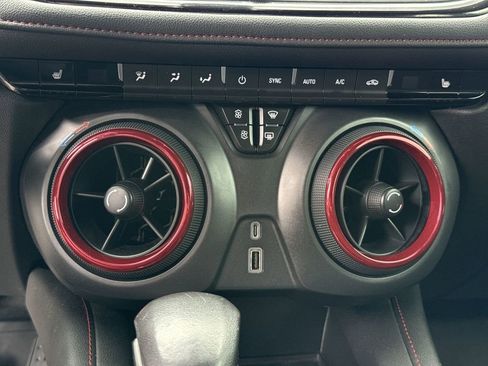Used 2019 Chevrolet Blazer RS w/ Sun and Wheels Package FWD image 31