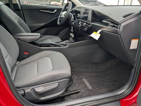 Used 2025 Kia Niro LX FWD image 26