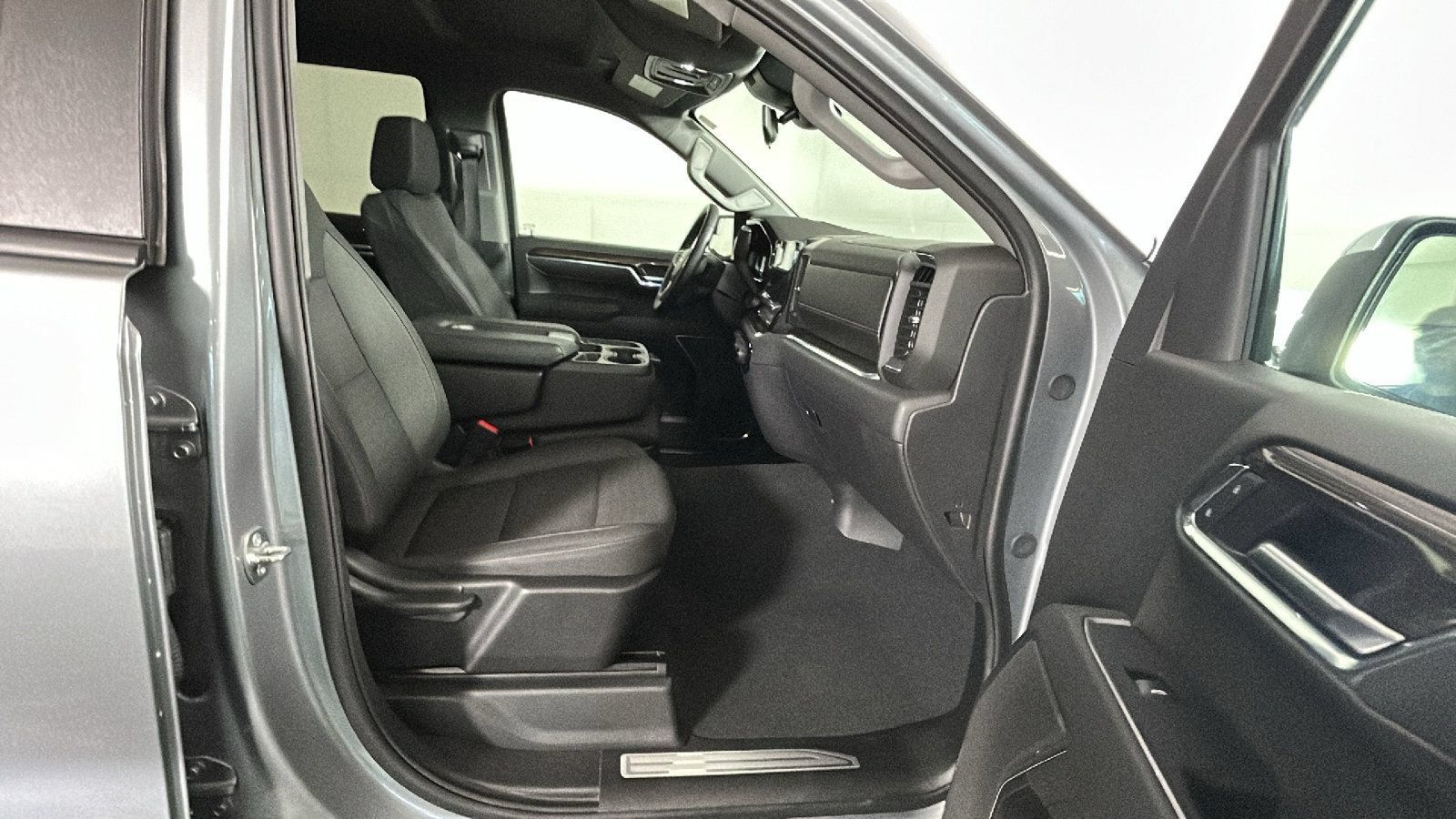Used 2026 Chevrolet Silverado 1500 LT AWD/4WD image 35