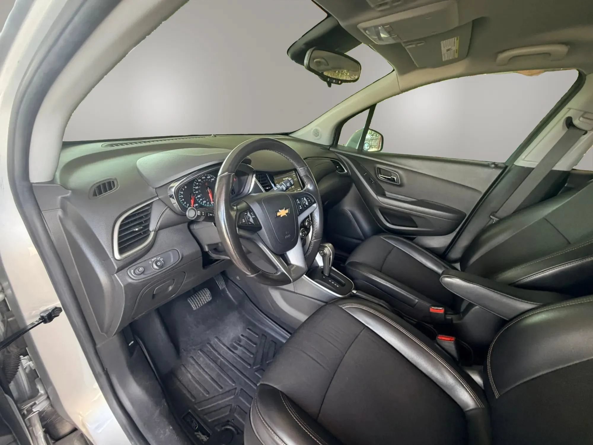 Used 2019 Chevrolet Trax LT w/ LT Convenience Package FWD image 18