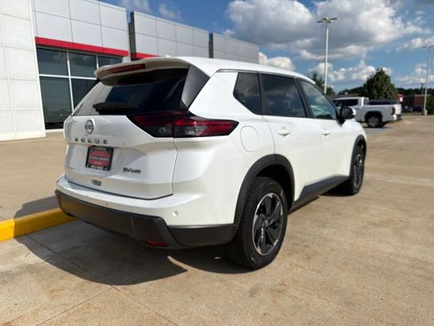 Used 2024 Nissan Rogue SV AWD/4WD image 9