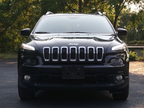 Used 2015 Jeep Cherokee Latitude w/ Cold Weather Group AWD/4WD image 2