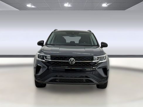 Used 2024 Volkswagen Taos SE FWD image 5
