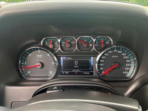 Used 2018 Chevrolet Suburban LT RWD image 13