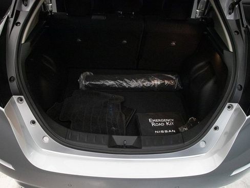 Used 2024 Nissan Leaf S image 19