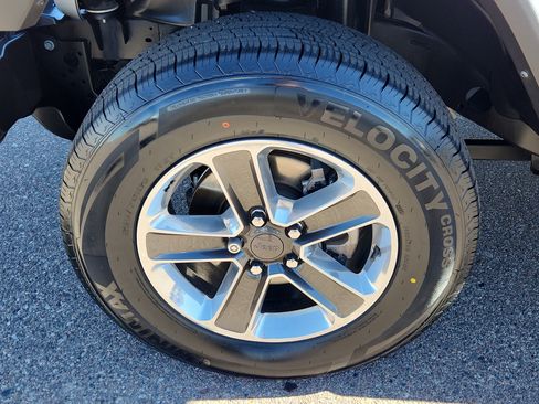 Used 2022 Jeep Wrangler Unlimited Sahara w/ Cold Weather Group image 15