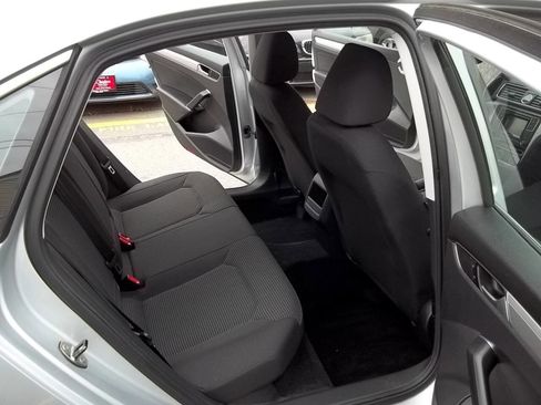 Used 2016 Volkswagen Passat 1.8T S image 11