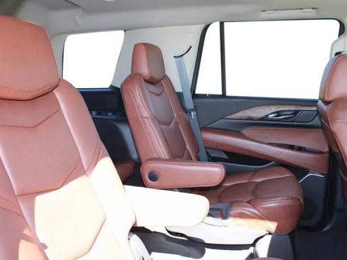 Used 2018 Cadillac Escalade Premium Luxury AWD/4WD image 25