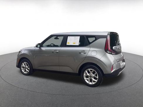 Used 2025 Kia Soul LX w/ LX Technology Package FWD image 10