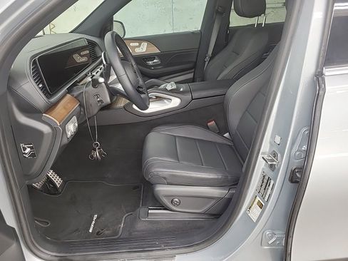 Used 2025 Mercedes-Benz GLS 450 4MATIC image 7