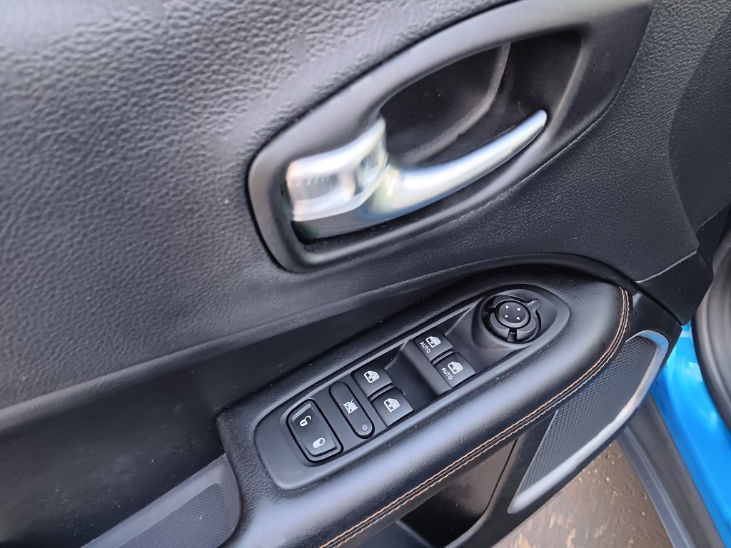 Used 2018 Jeep Compass Limited w/ Safe & Security Group AWD/4WD image 26