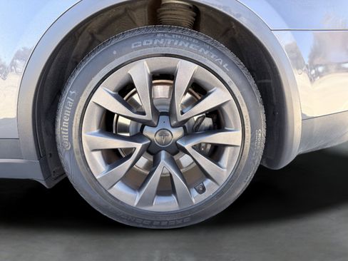 Used 2023 Tesla Model X image 17