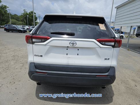 Used 2020 Toyota RAV4 XLE FWD image 9