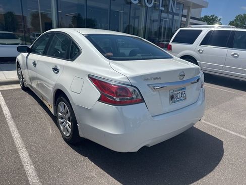 Used 2015 Nissan Altima 2.5 S w/ Power Driver Seat Package FWD image 3