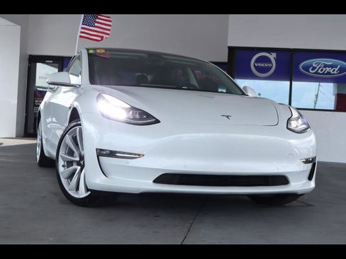 Used 2018 Tesla Model 3 Mid Range RWD image 1