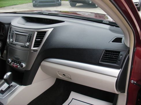 Used 2014 Subaru Outback 2.5i Premium w/ Moonroof Package AWD/4WD image 33
