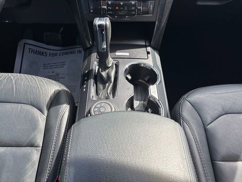 Used 2017 Ford Explorer XLT w/ Equipment Group 202A AWD/4WD image 28
