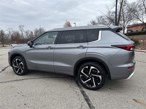 Used 2022 Mitsubishi Outlander SEL image 3