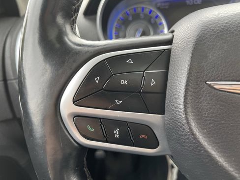 Used 2017 Chrysler 300 C image 40