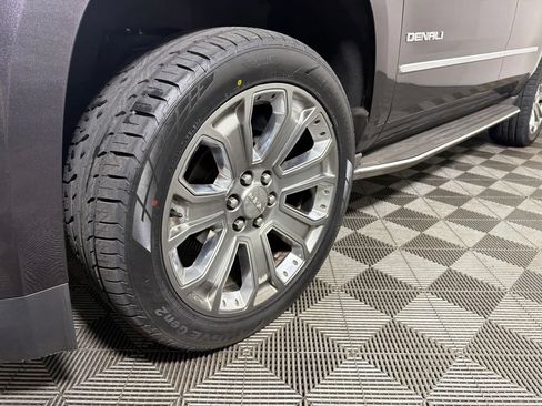 Used 2015 GMC Yukon Denali w/ Touring Package AWD/4WD image 27