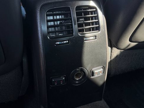 Used 2013 Lincoln MKS AWD image 17