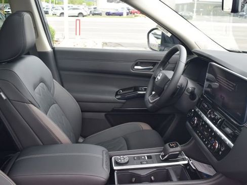 New 2026 Nissan Pathfinder Platinum AWD/4WD image 15