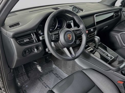 Certified 2026 Porsche Macan AWD/4WD image 4