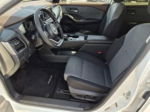 Used 2023 Nissan Rogue SV image 17